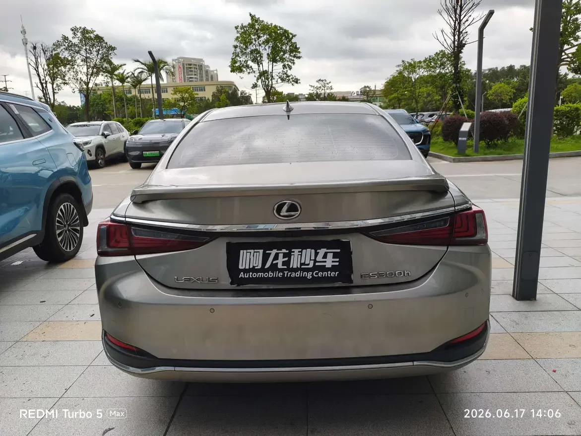 Lexus ES