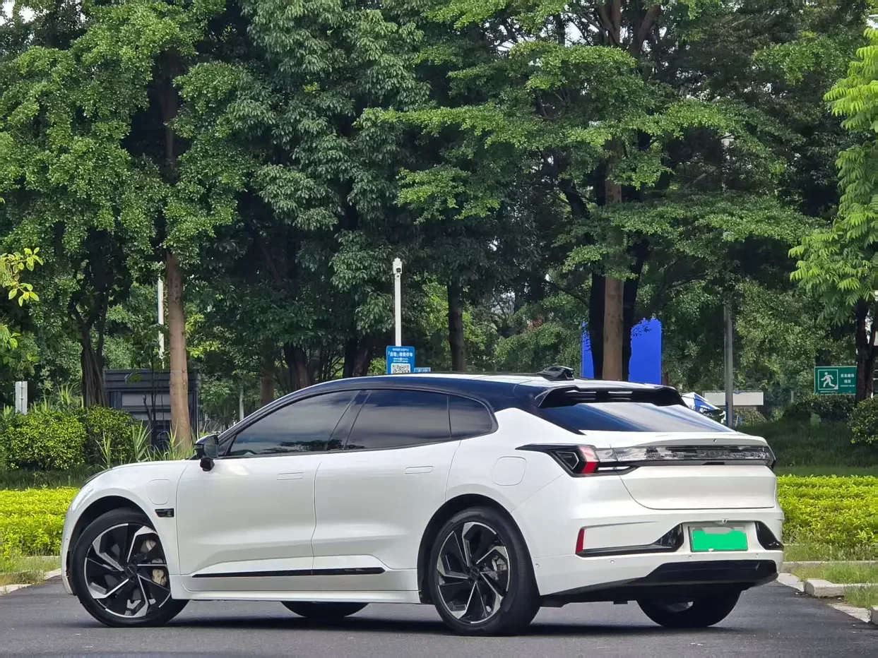 ZEEKR 001