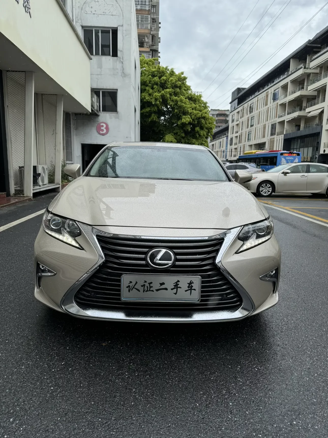 Lexus ES