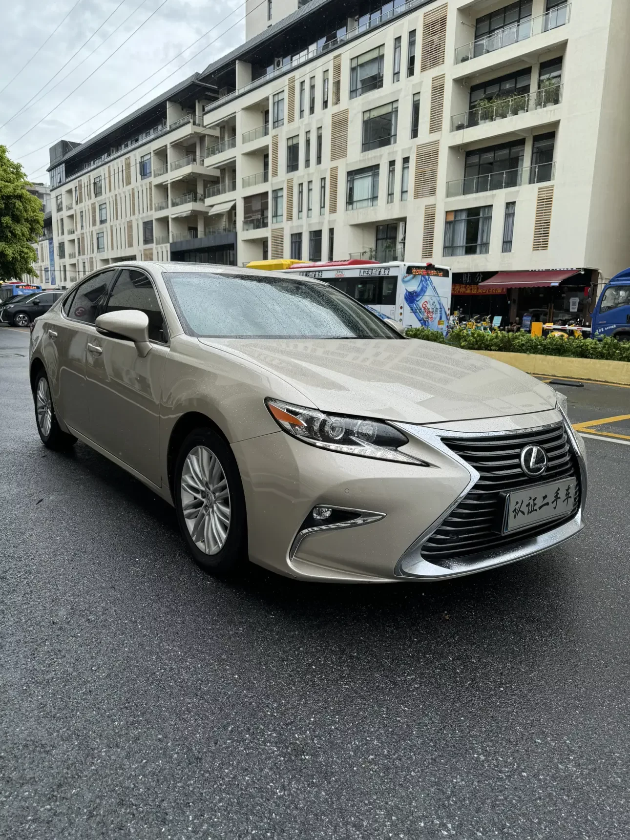 Lexus ES