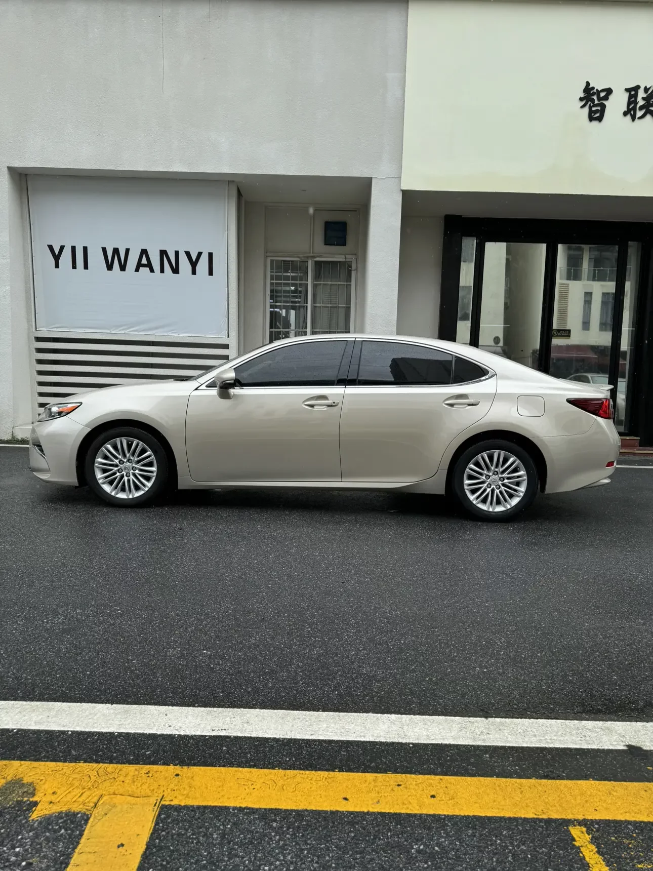 Lexus ES