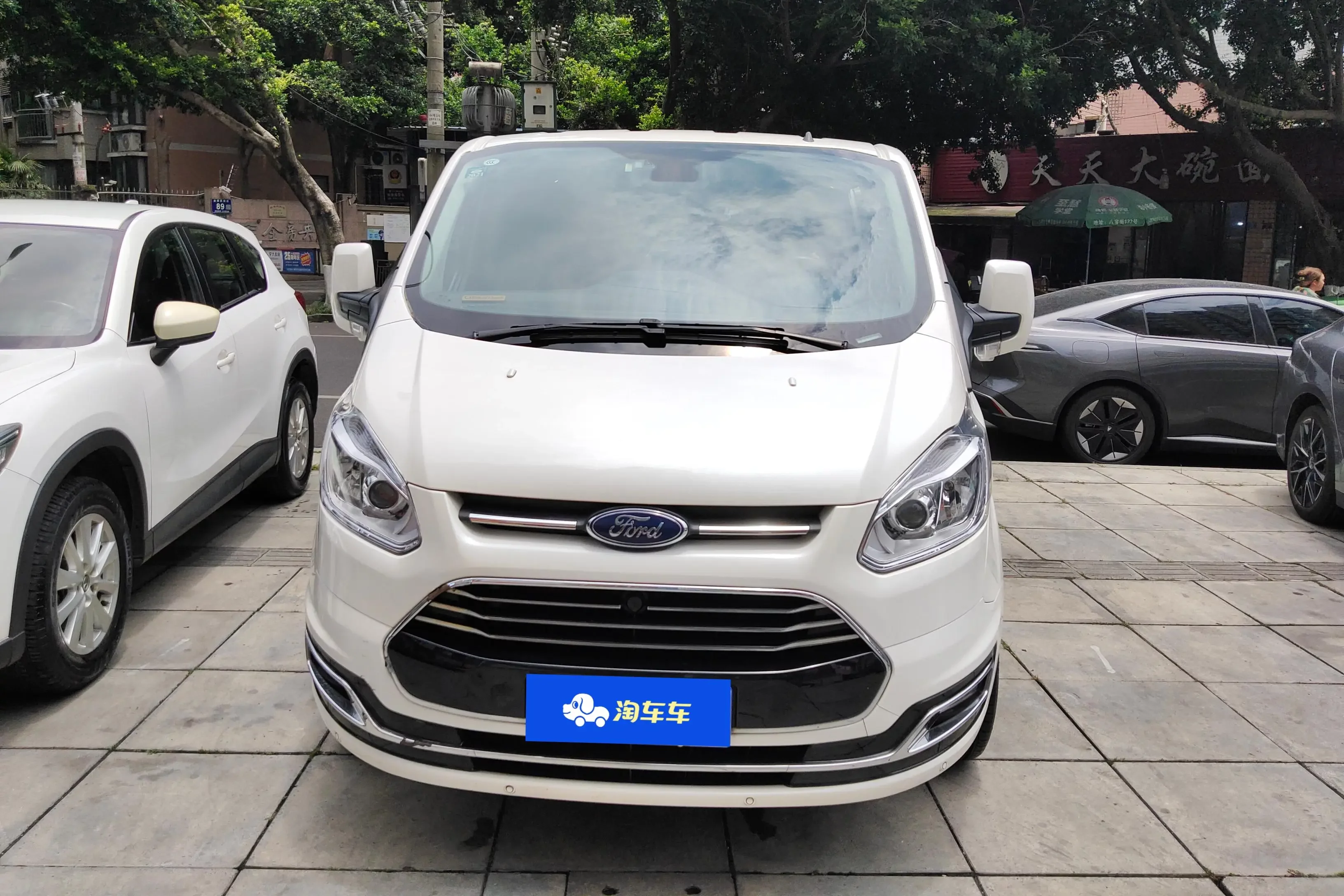 Ford Toureo