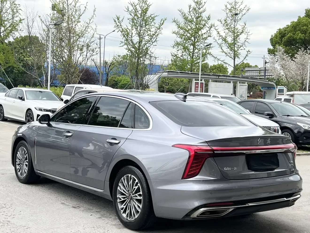 Hongqi H5