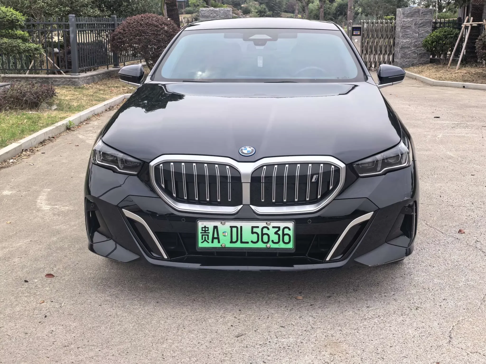 BMW i5