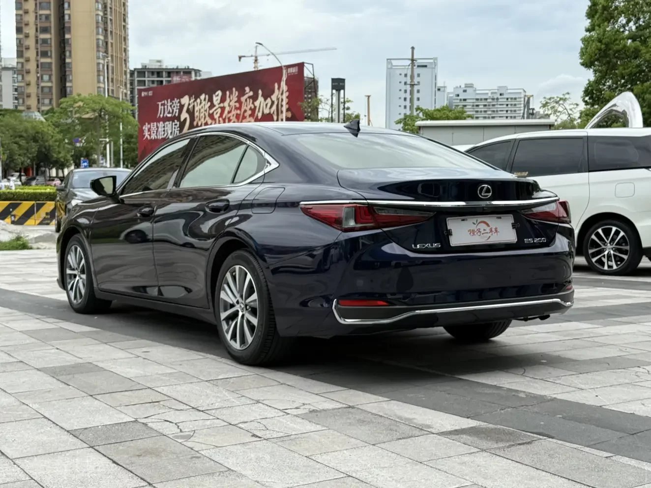 Lexus ES