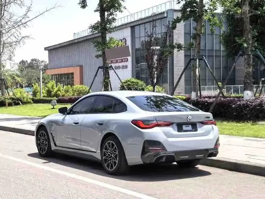 BMW i4