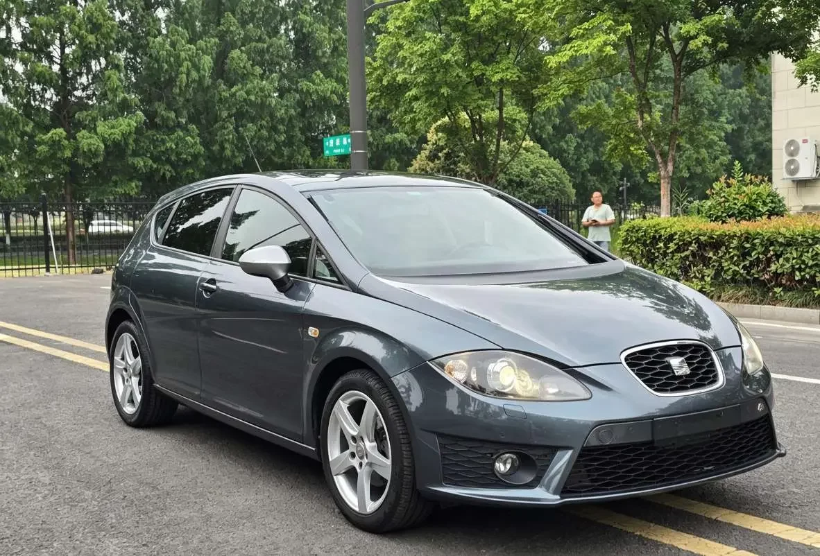 SEAT LEON