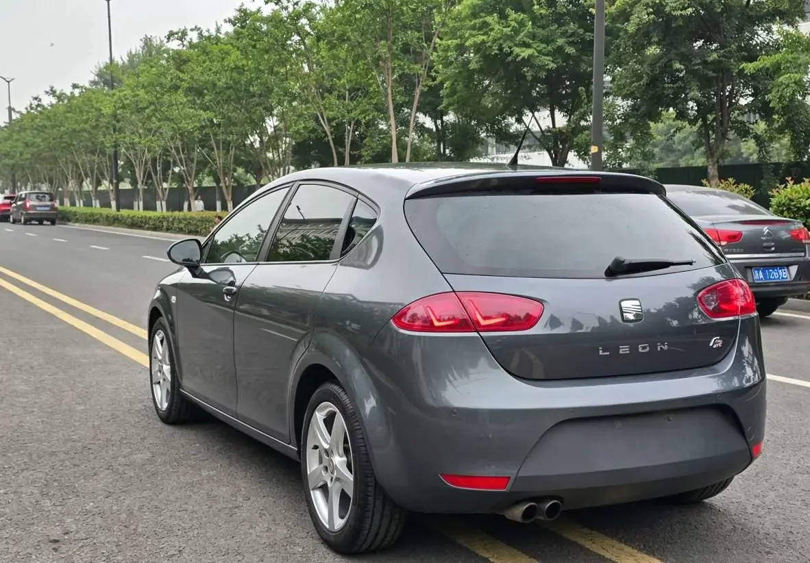 SEAT LEON