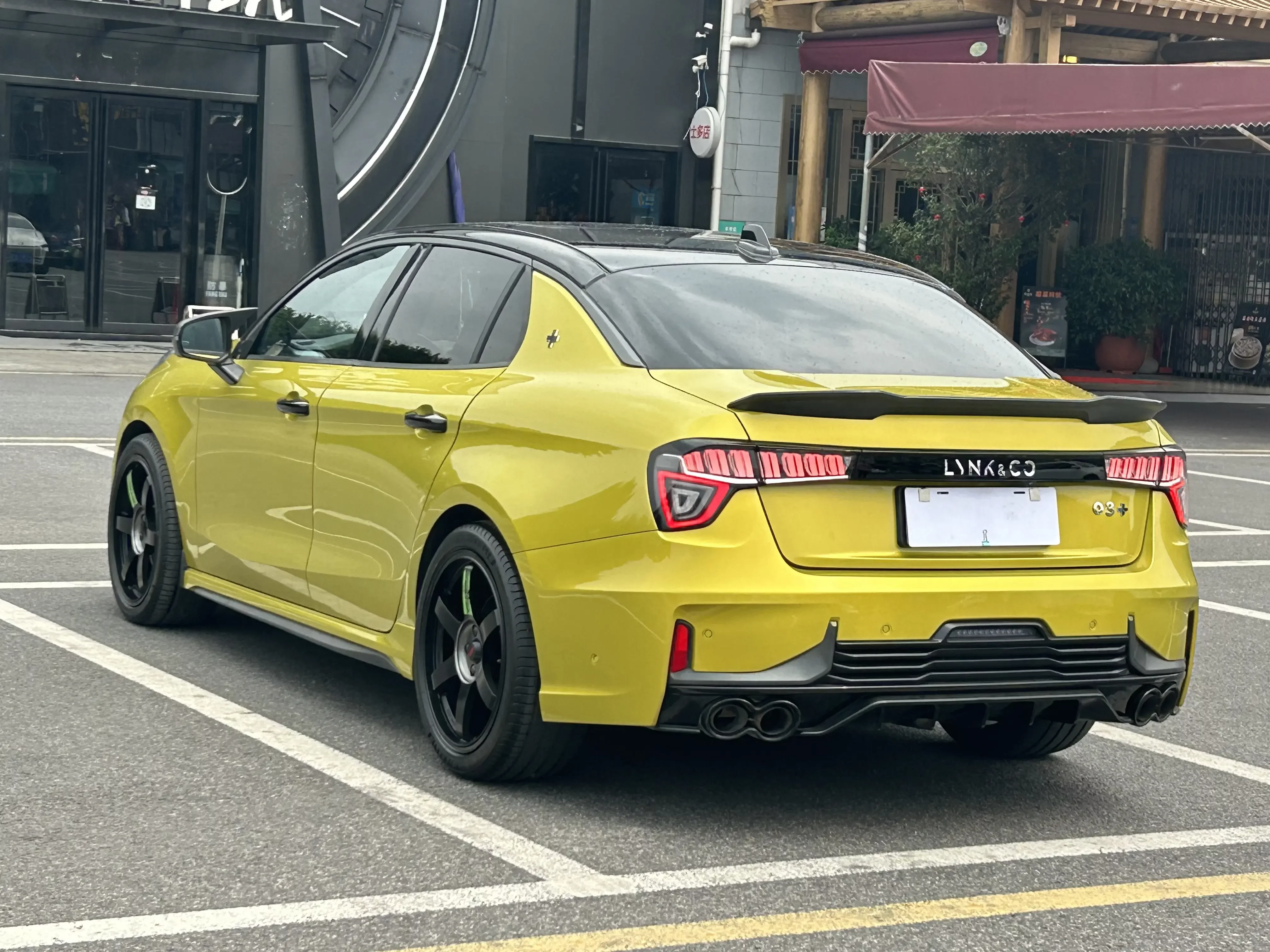 Lynk & Co 03