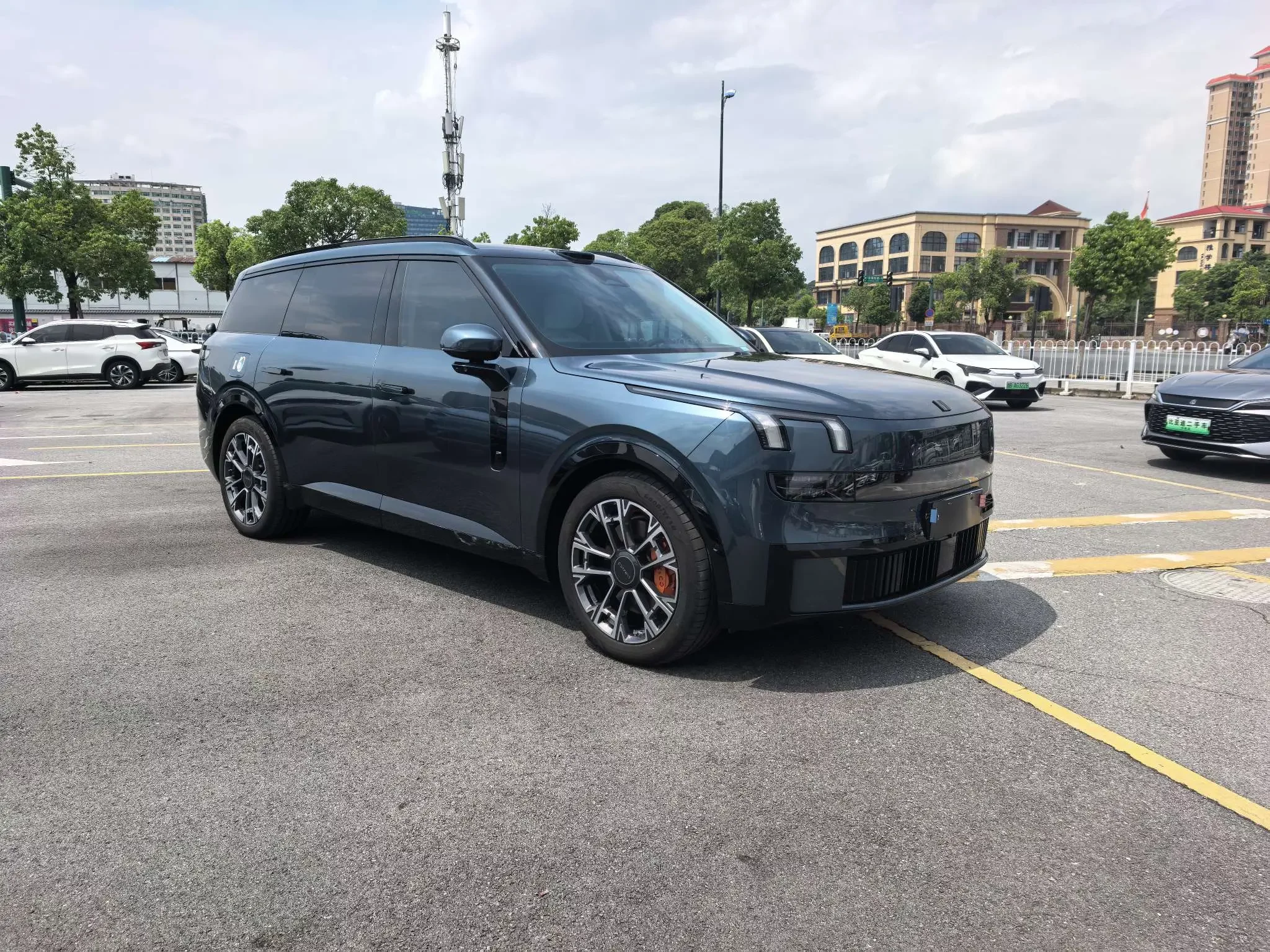 Lynk & Co 900