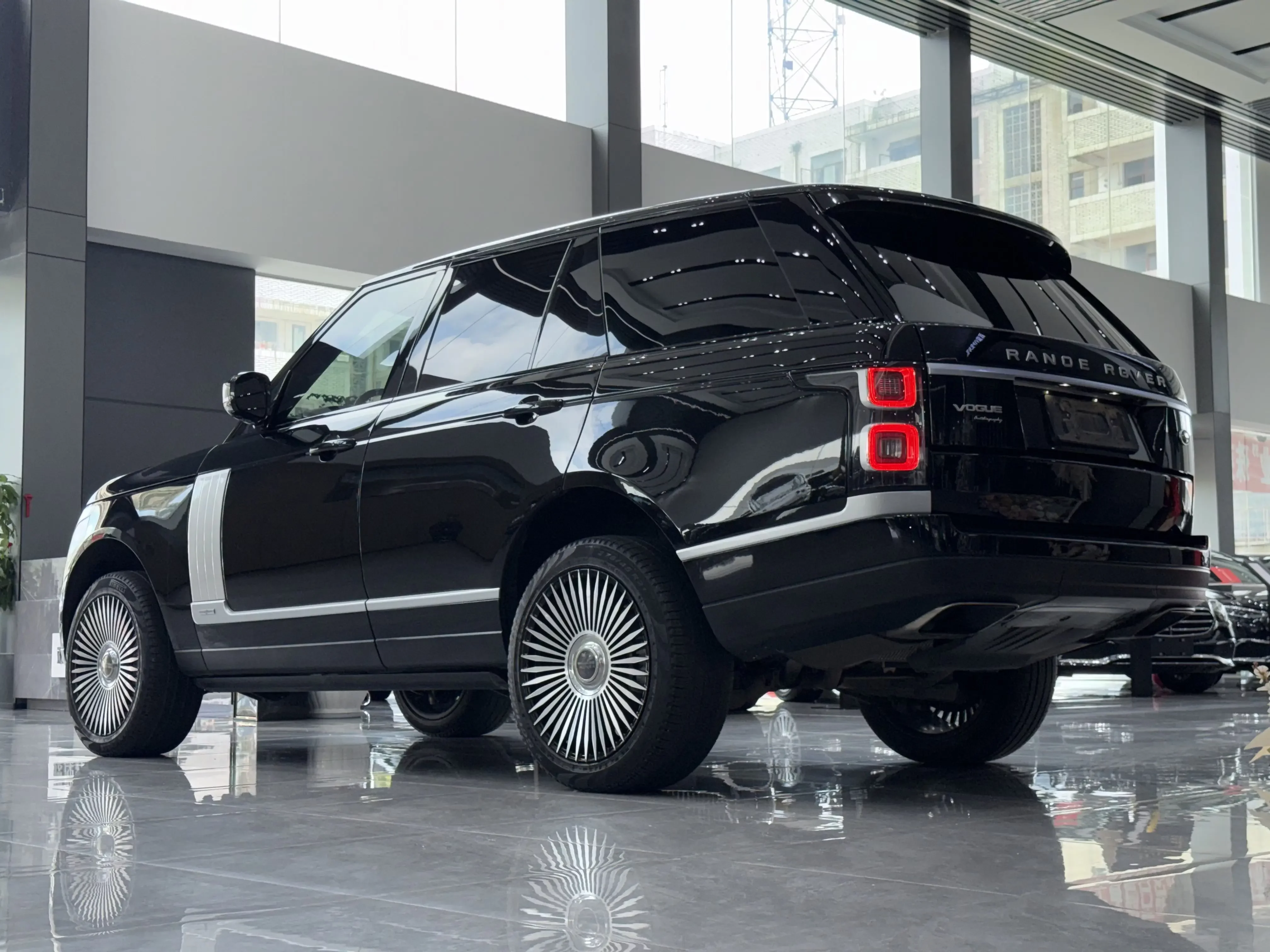 Land Rover range rover