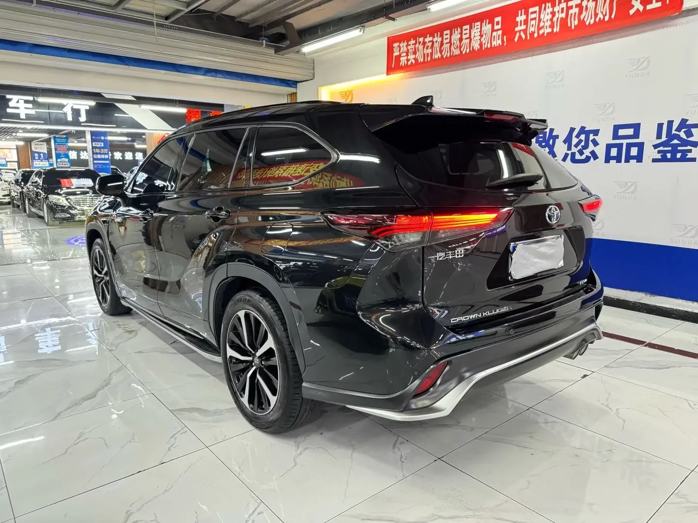 Toyota Crown Kluger