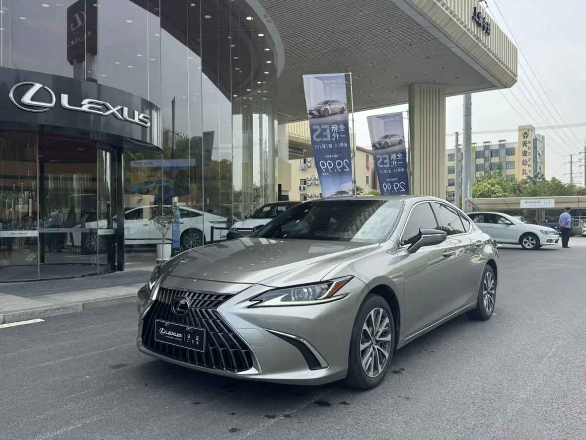 Lexus ES