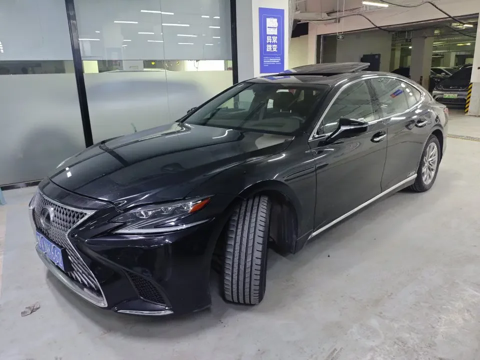 Lexus LS