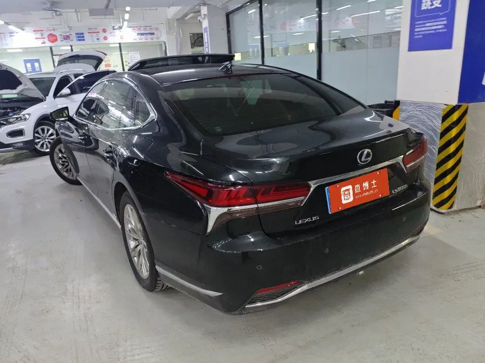 Lexus LS