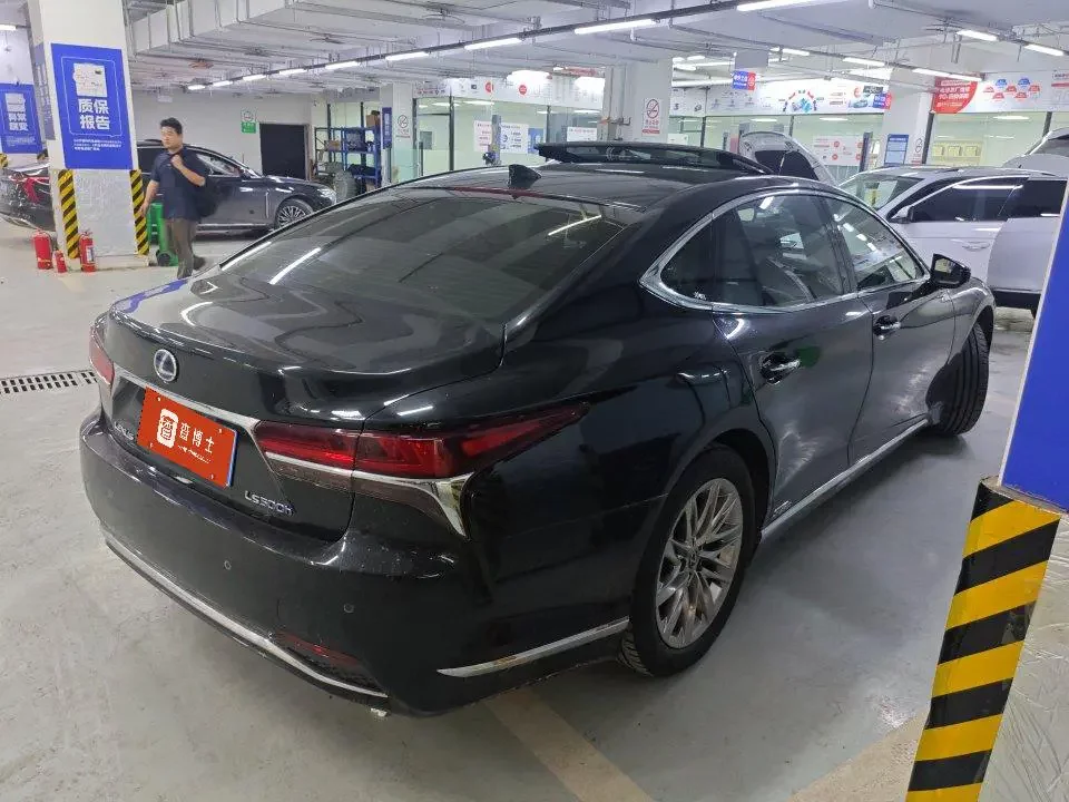 Lexus LS