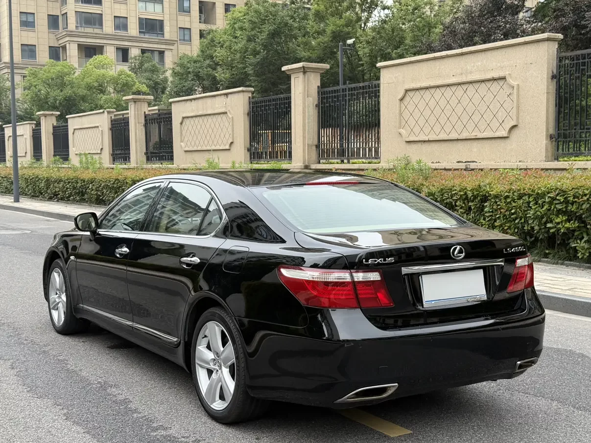 Lexus LS