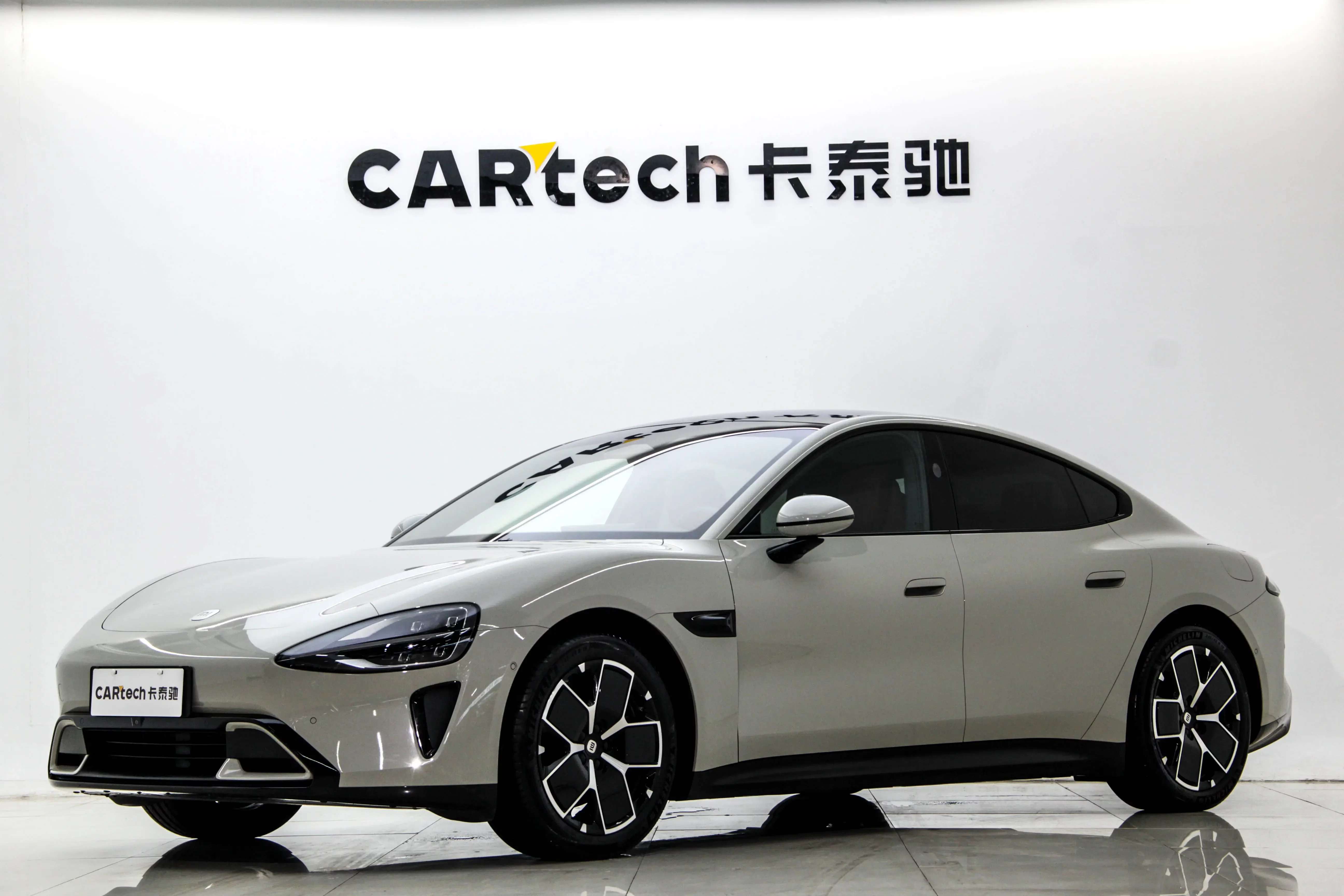 Xiaomi car Xiaomi SU7  из Китая
