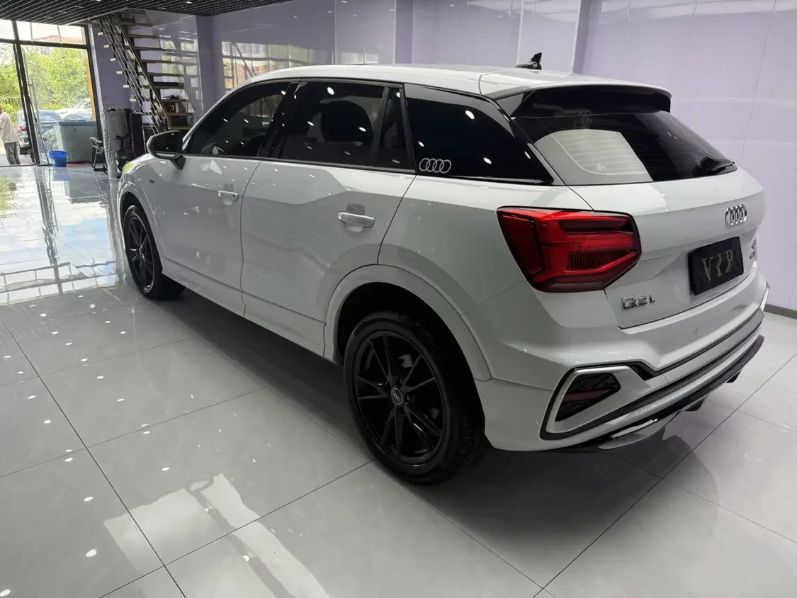 Audi Q2L