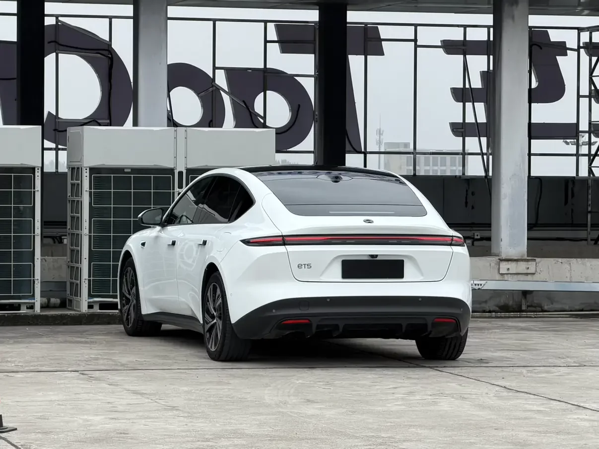 NIO ET5