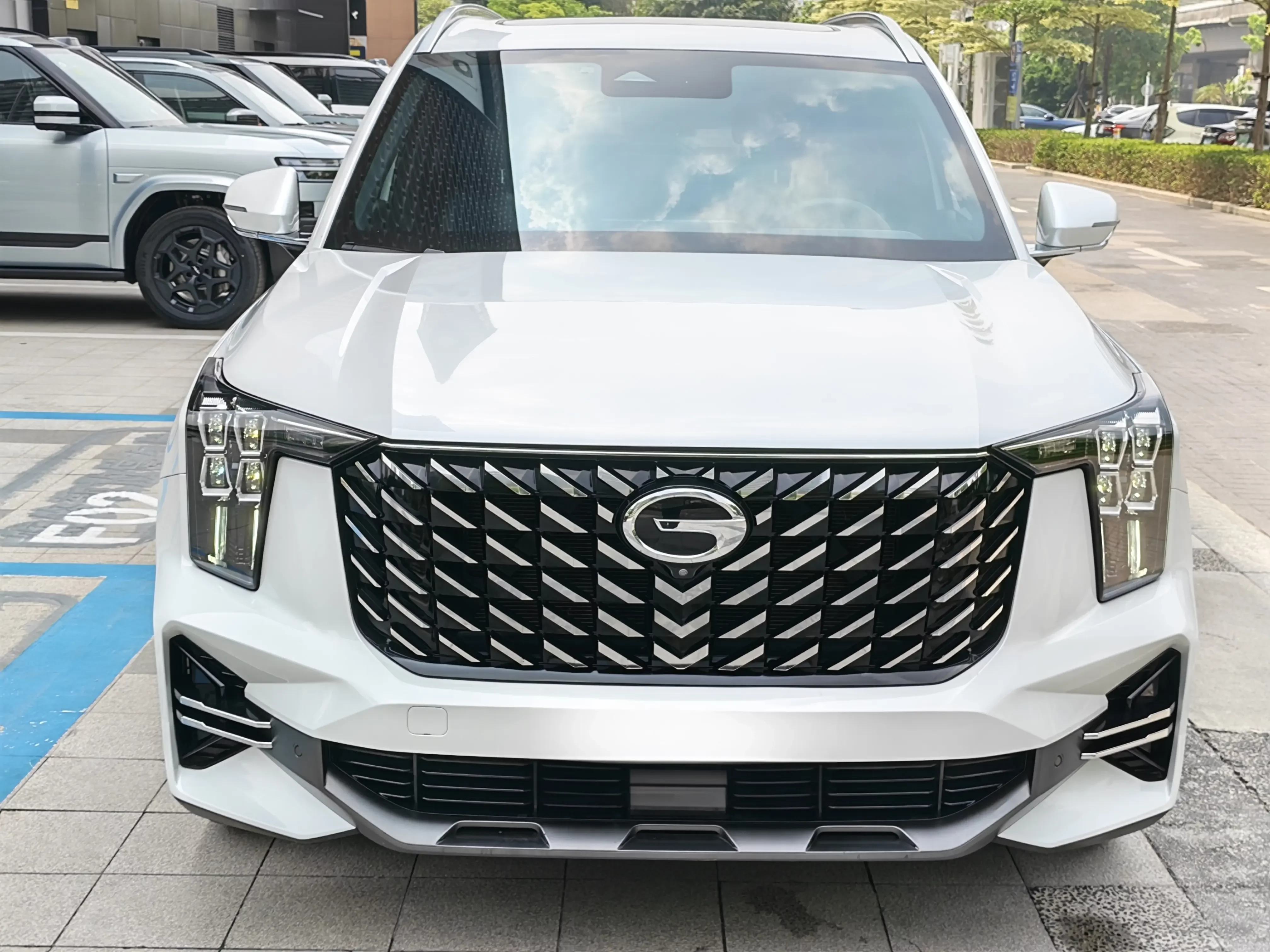 GAC Trumpchi GS8  из Китая