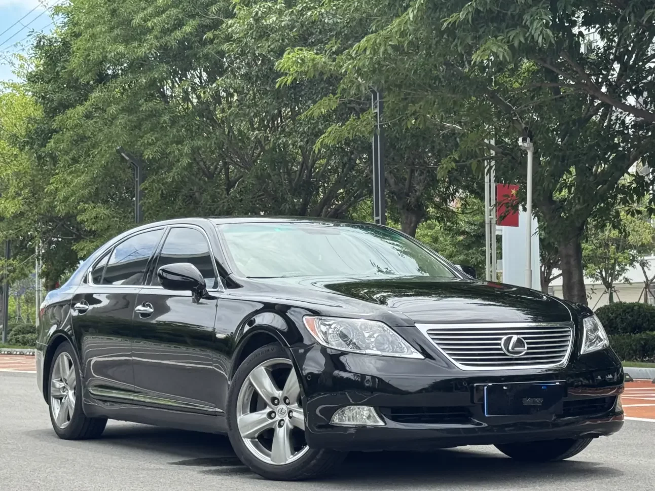 Lexus LS