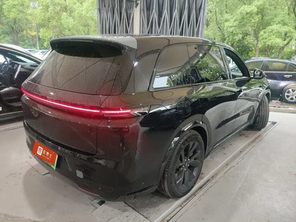 Lixiang L8