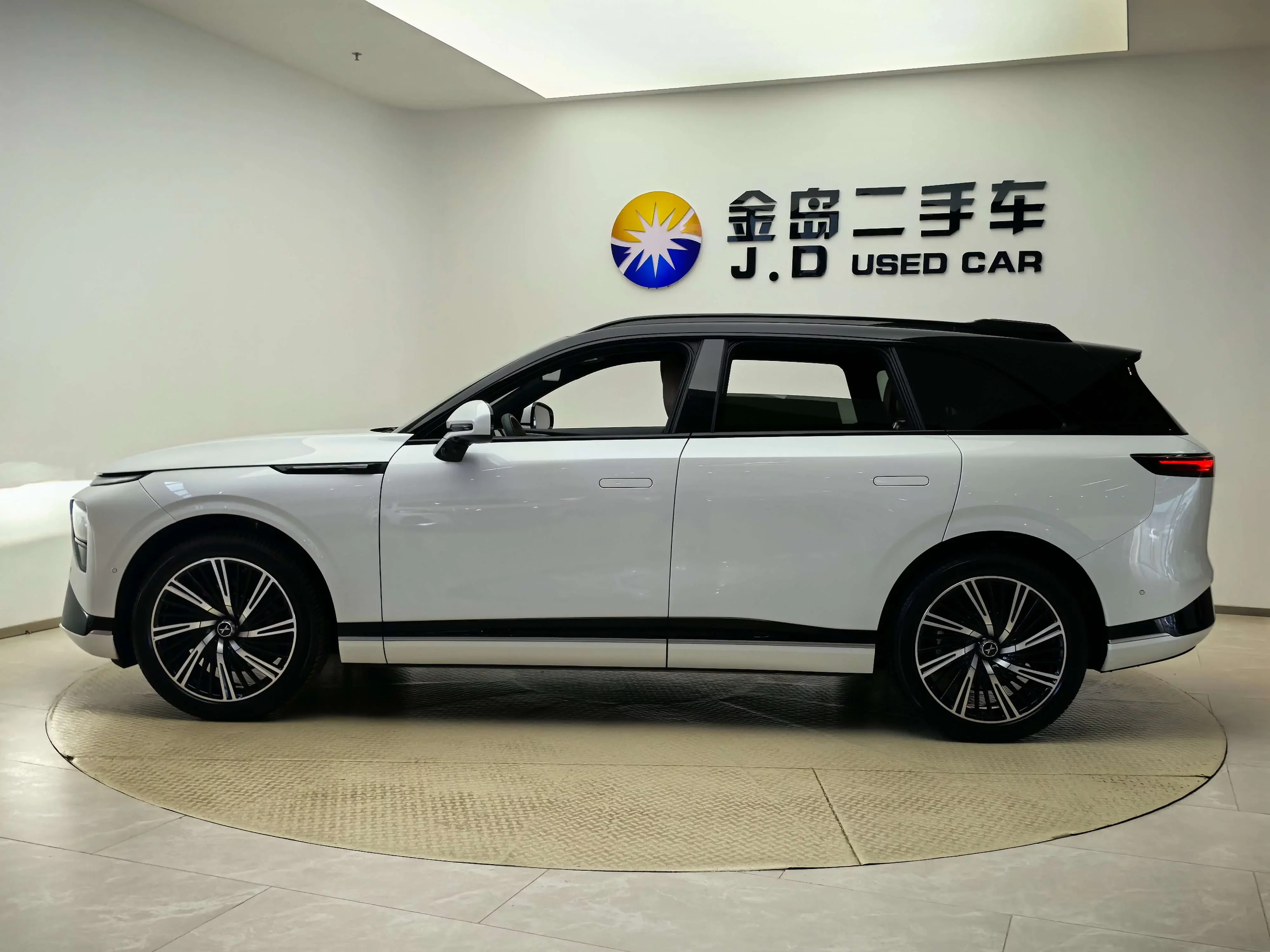 Xpeng G9