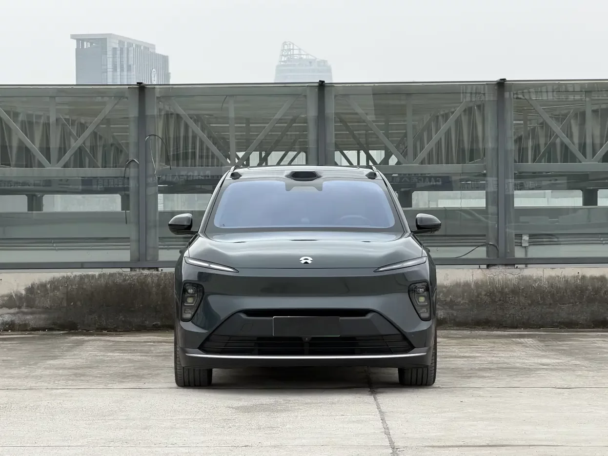 NIO ES8