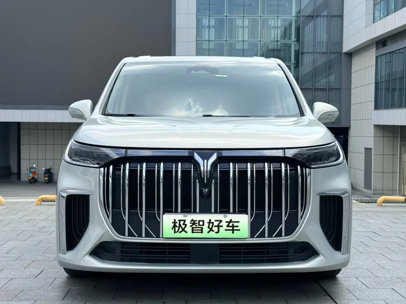 Voyah Lantu Dreamer PHEV  из Китая