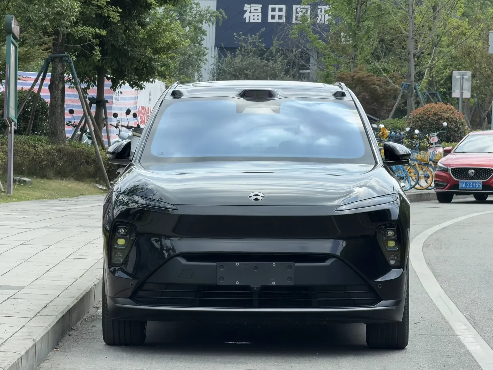 NIO ES8