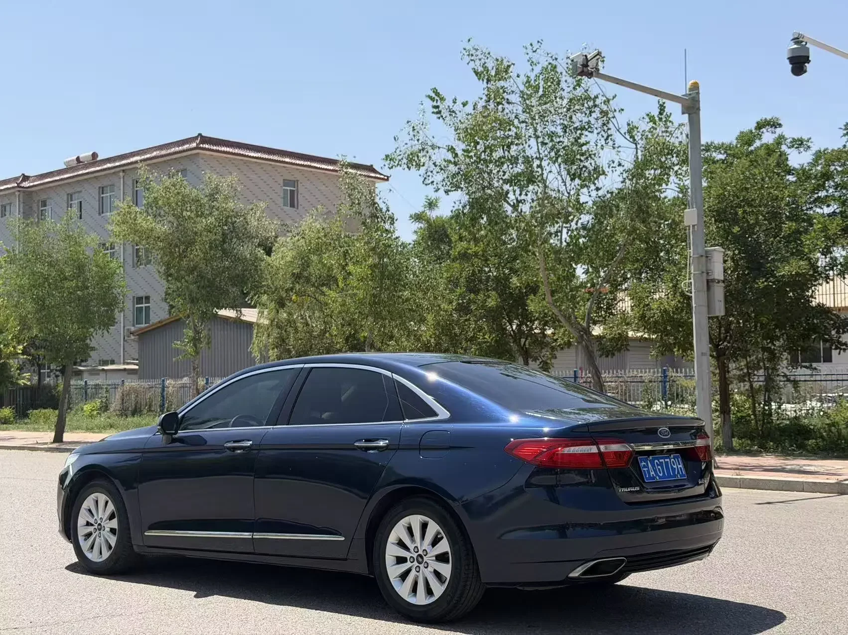 Ford Taurus
