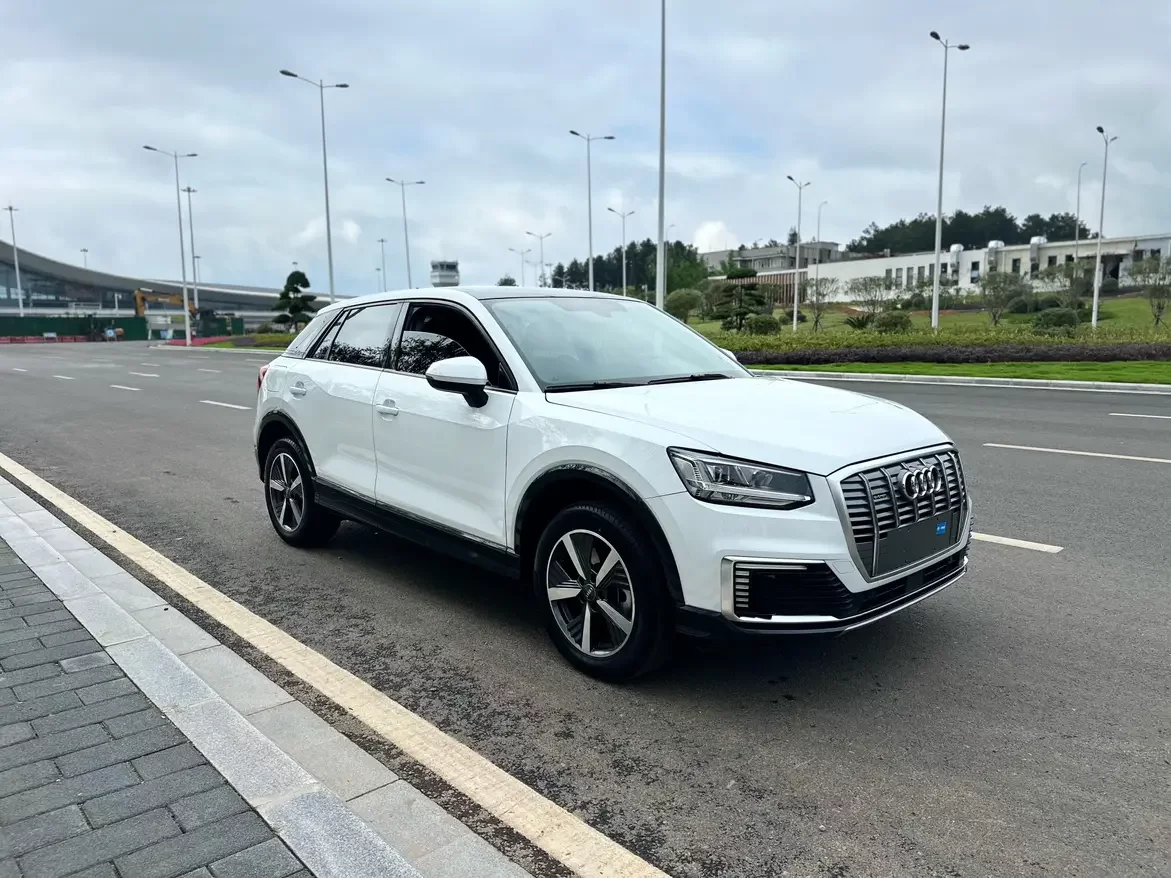 Audi Q2L e-tron