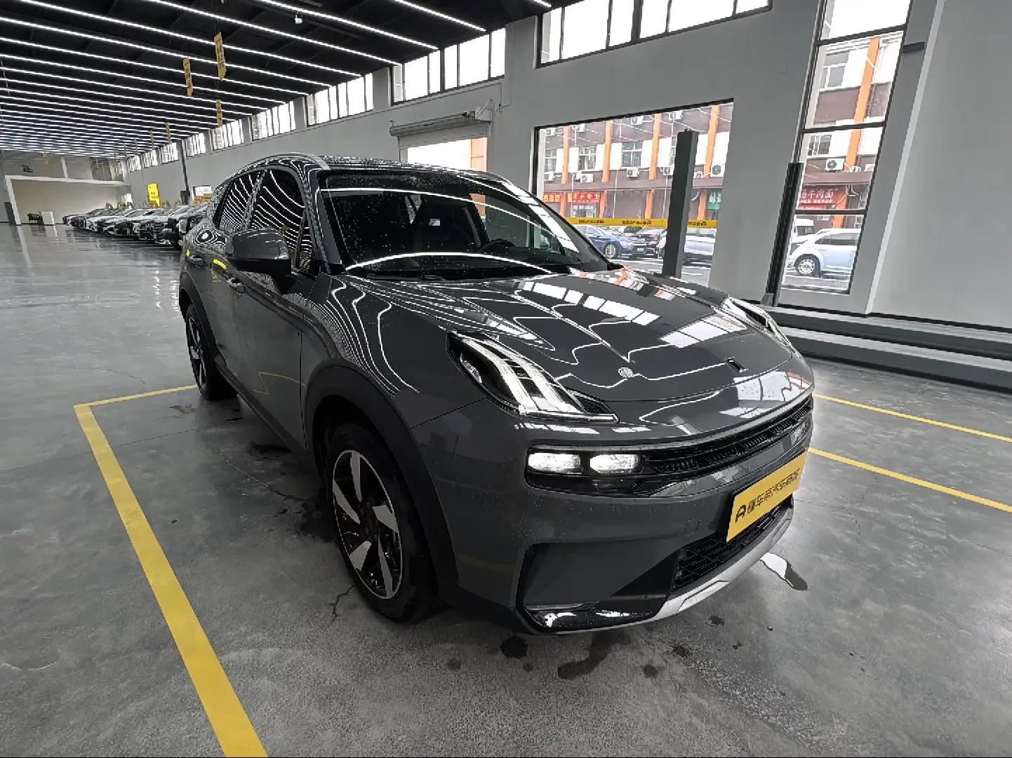 Lynk & Co 06 EM-P