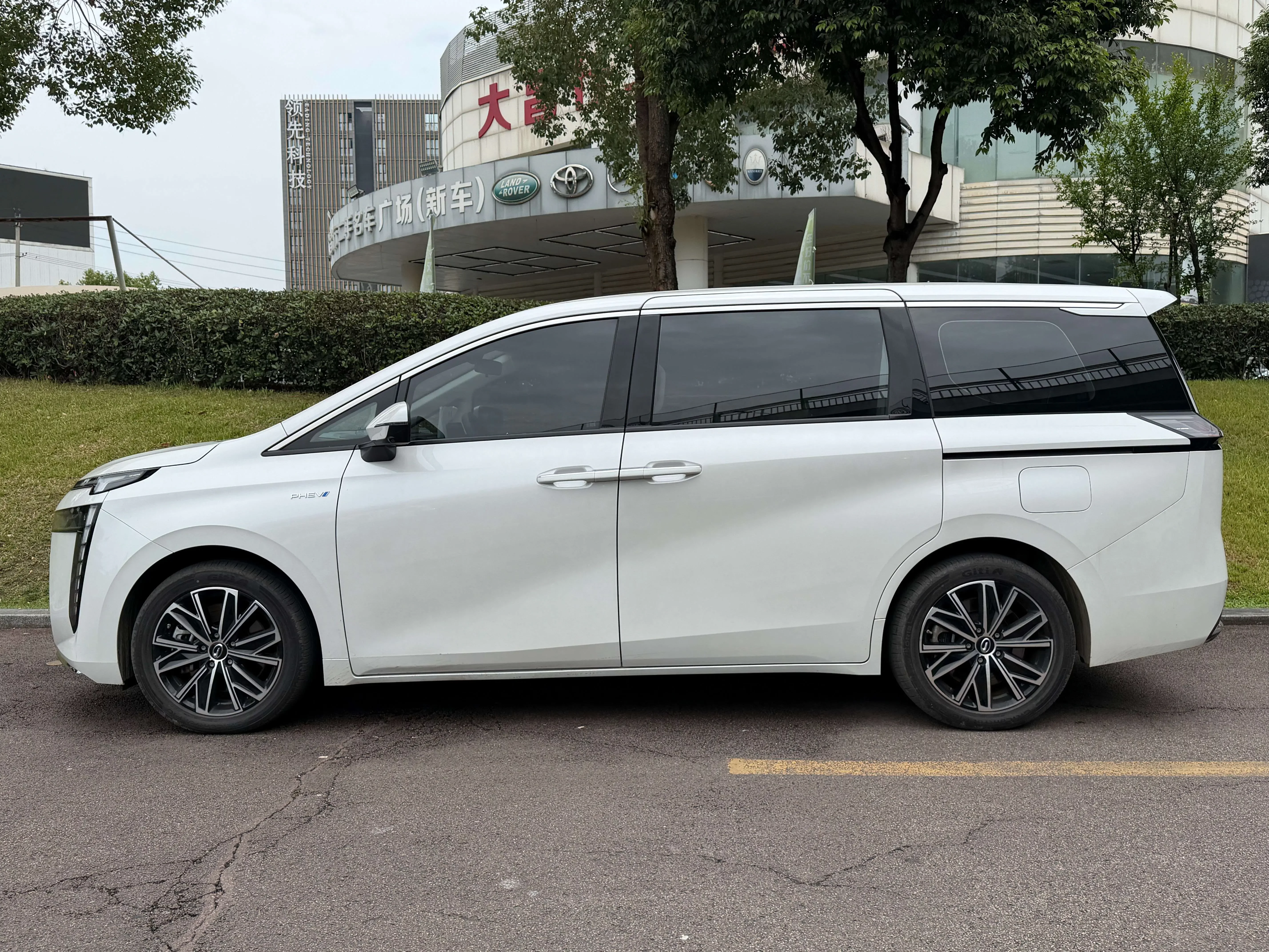 GAC Trumpchi E8 PHEV