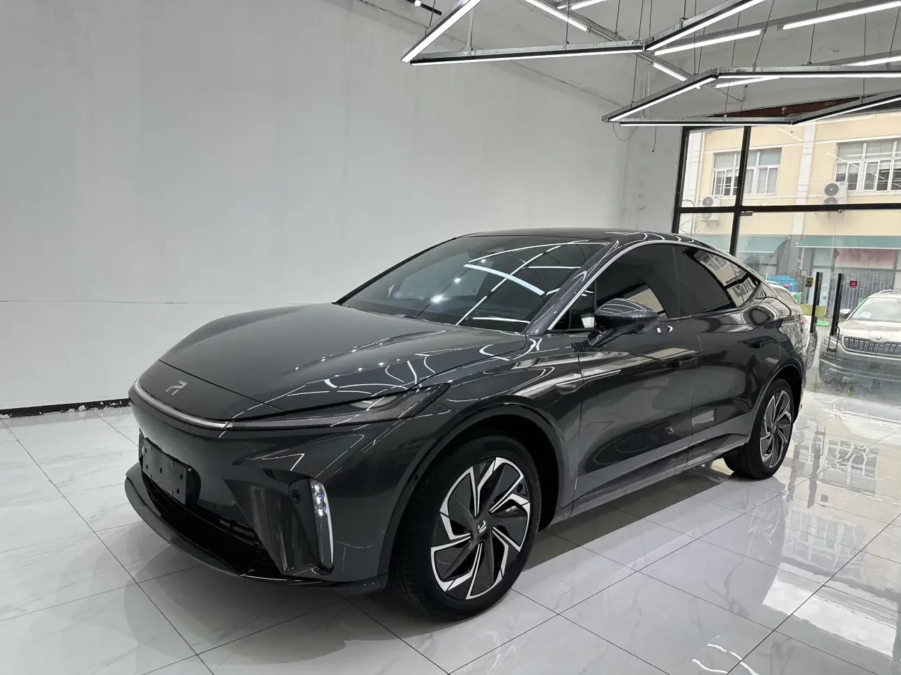Rising Auto Feifan R7