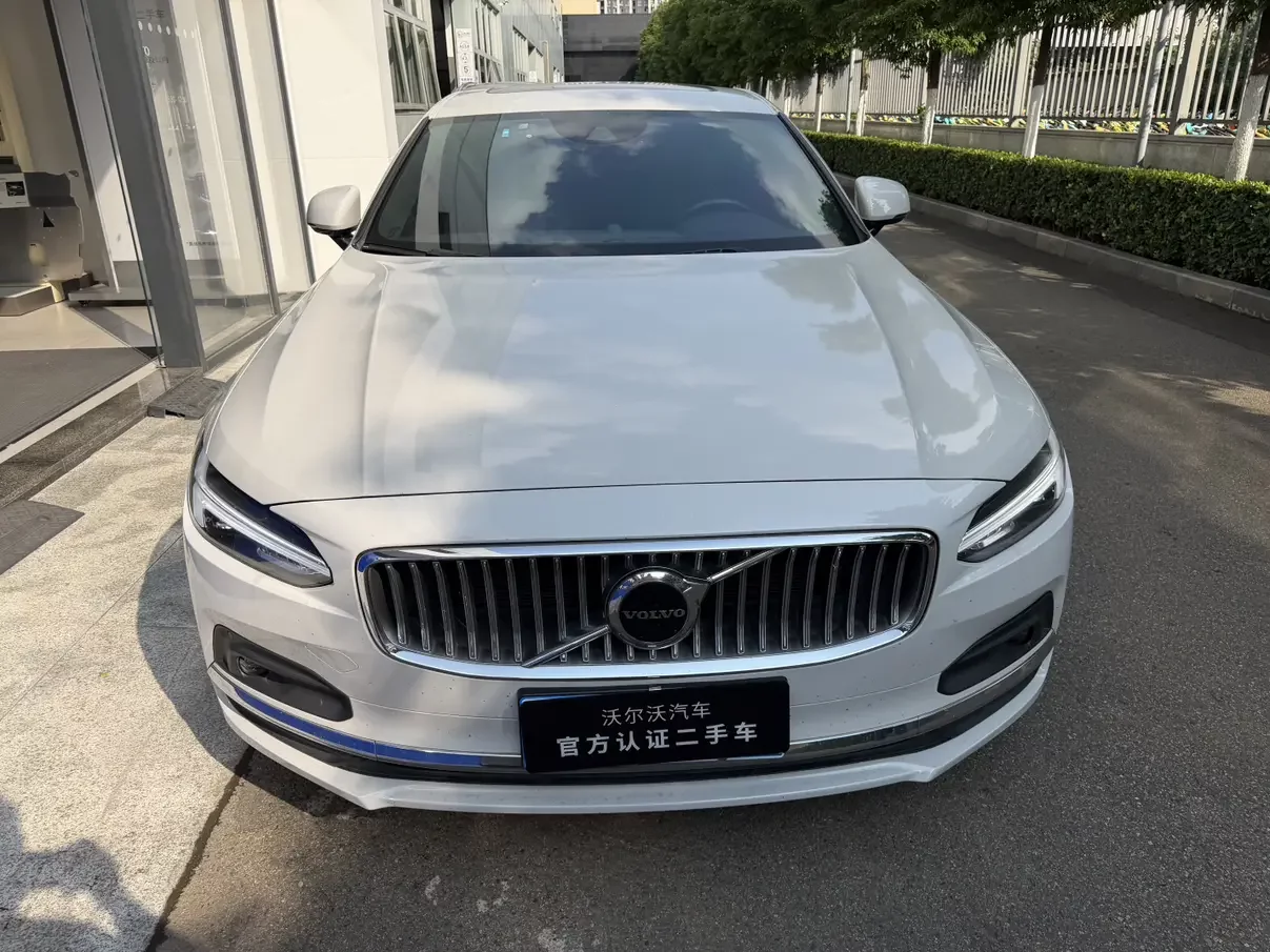 Volvo S90