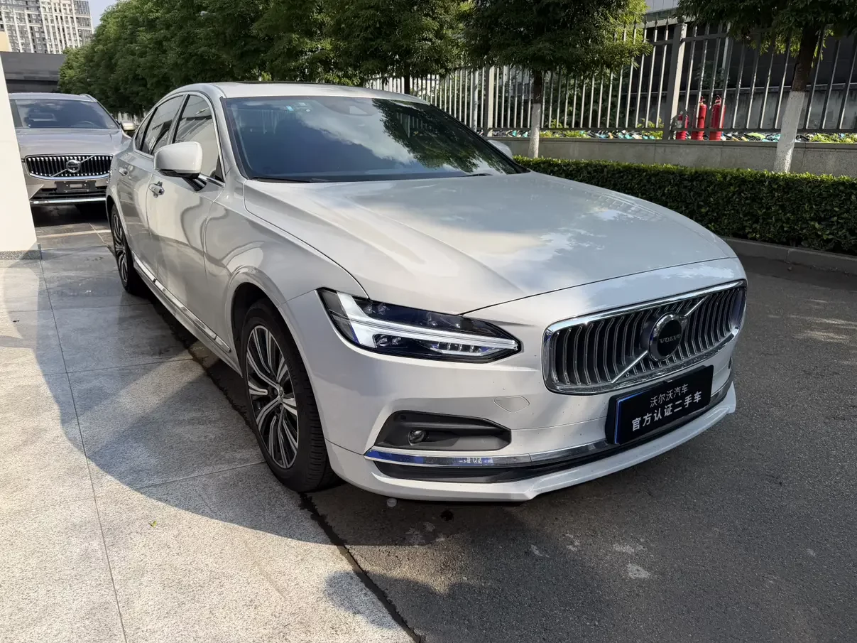 Volvo S90