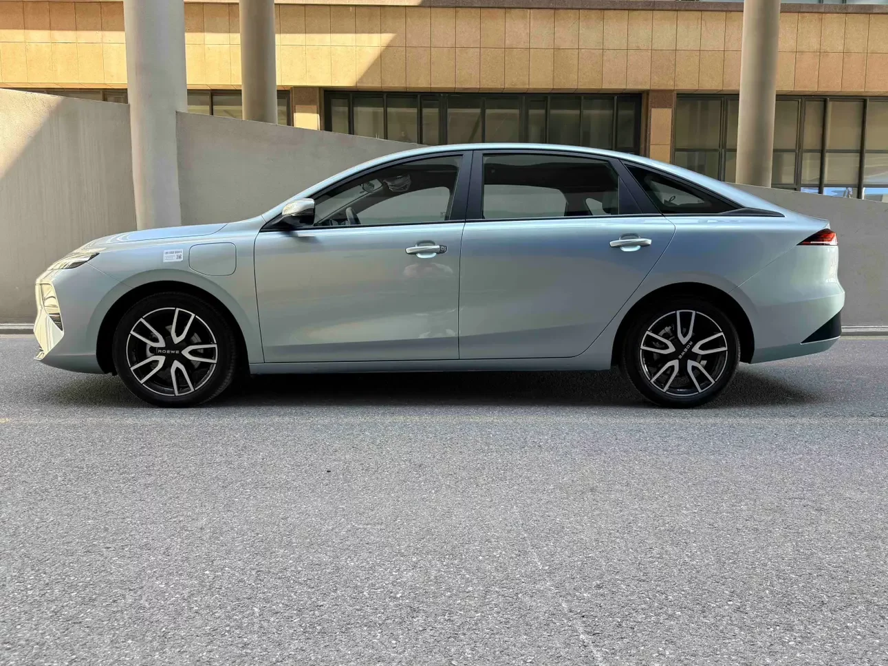 Roewe D6