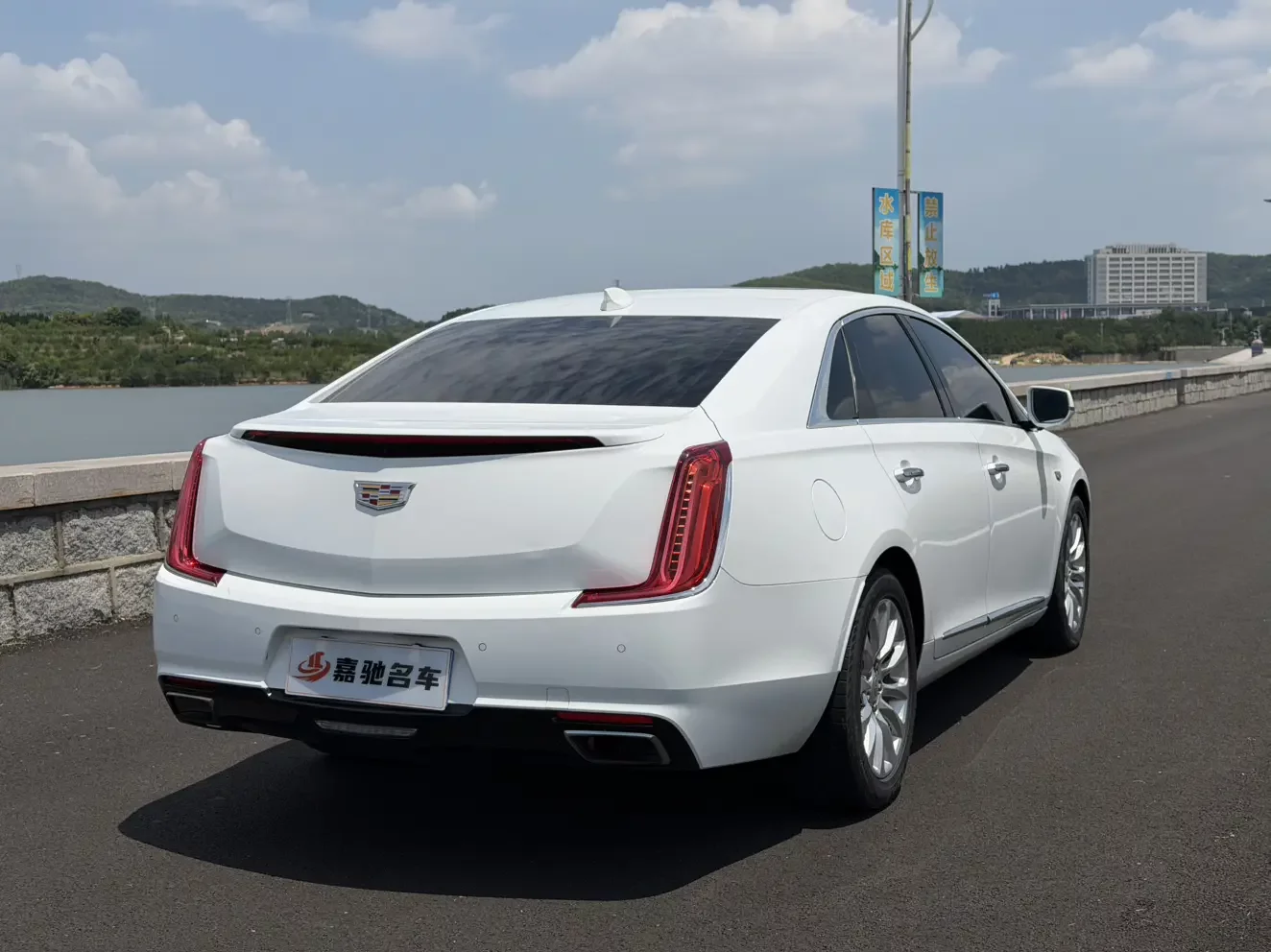 Cadillac XTS