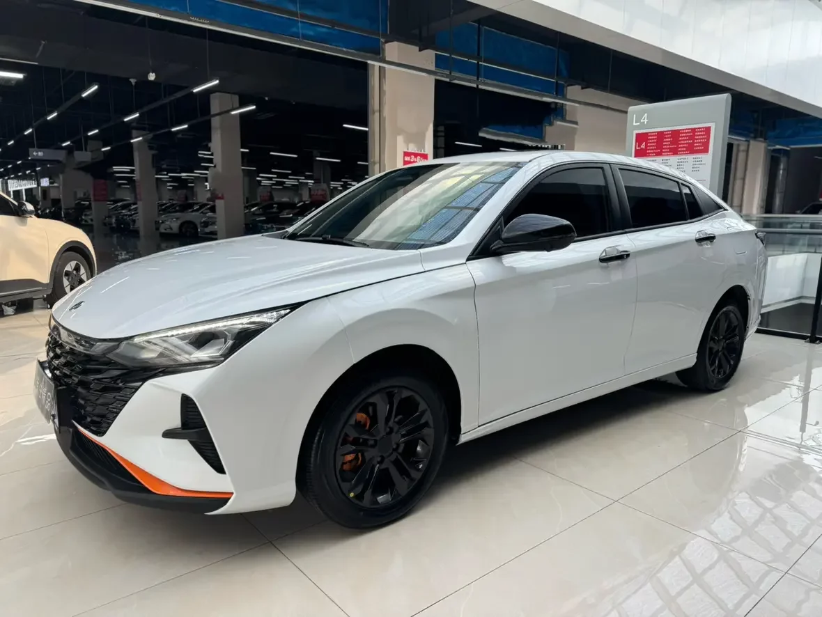 Dongfeng Yixuan  из Китая