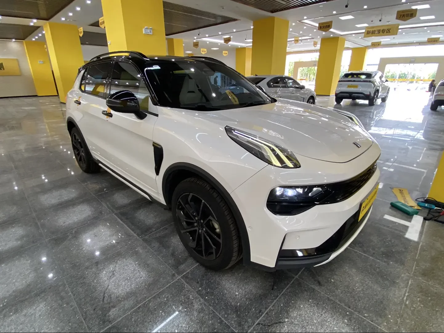 Lynk & Co 01