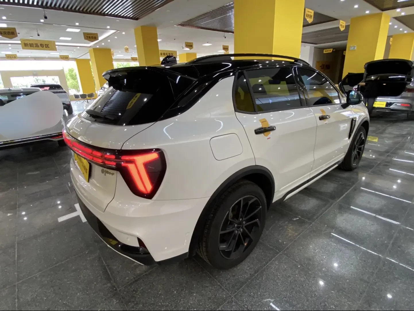 Lynk & Co 01