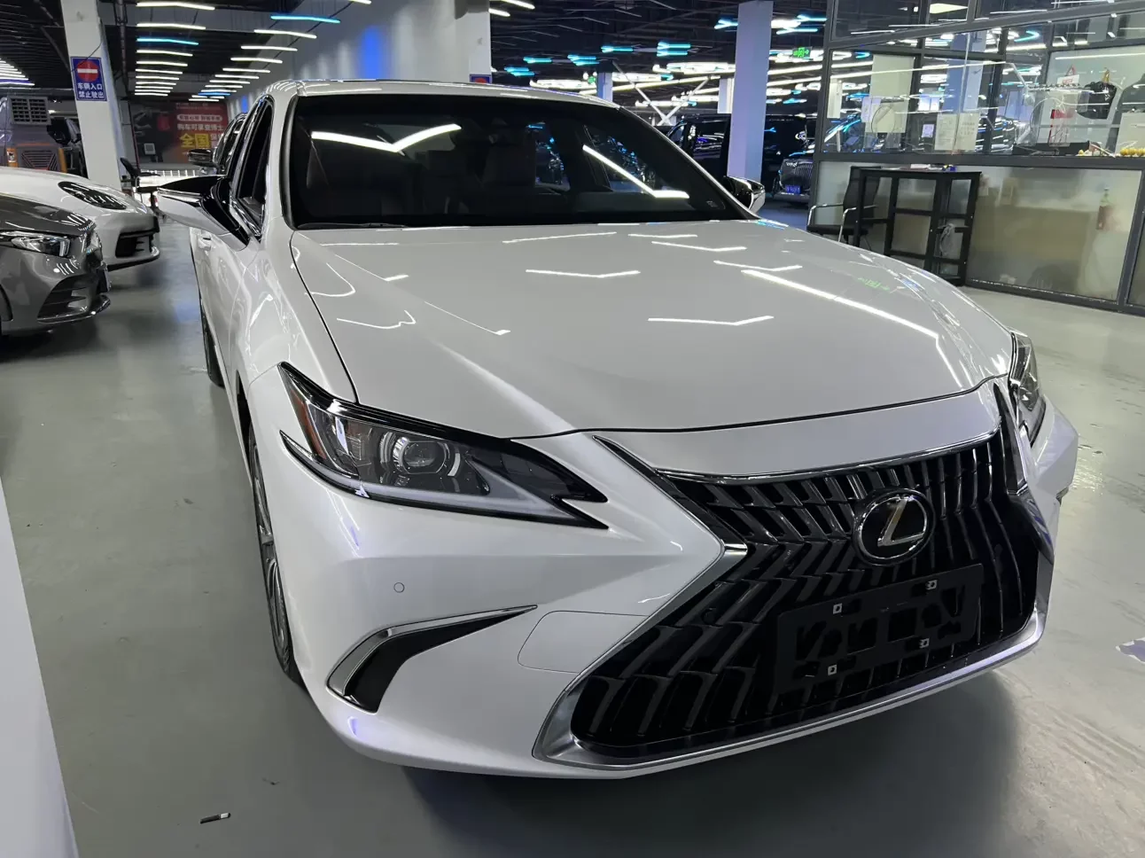 Lexus ES