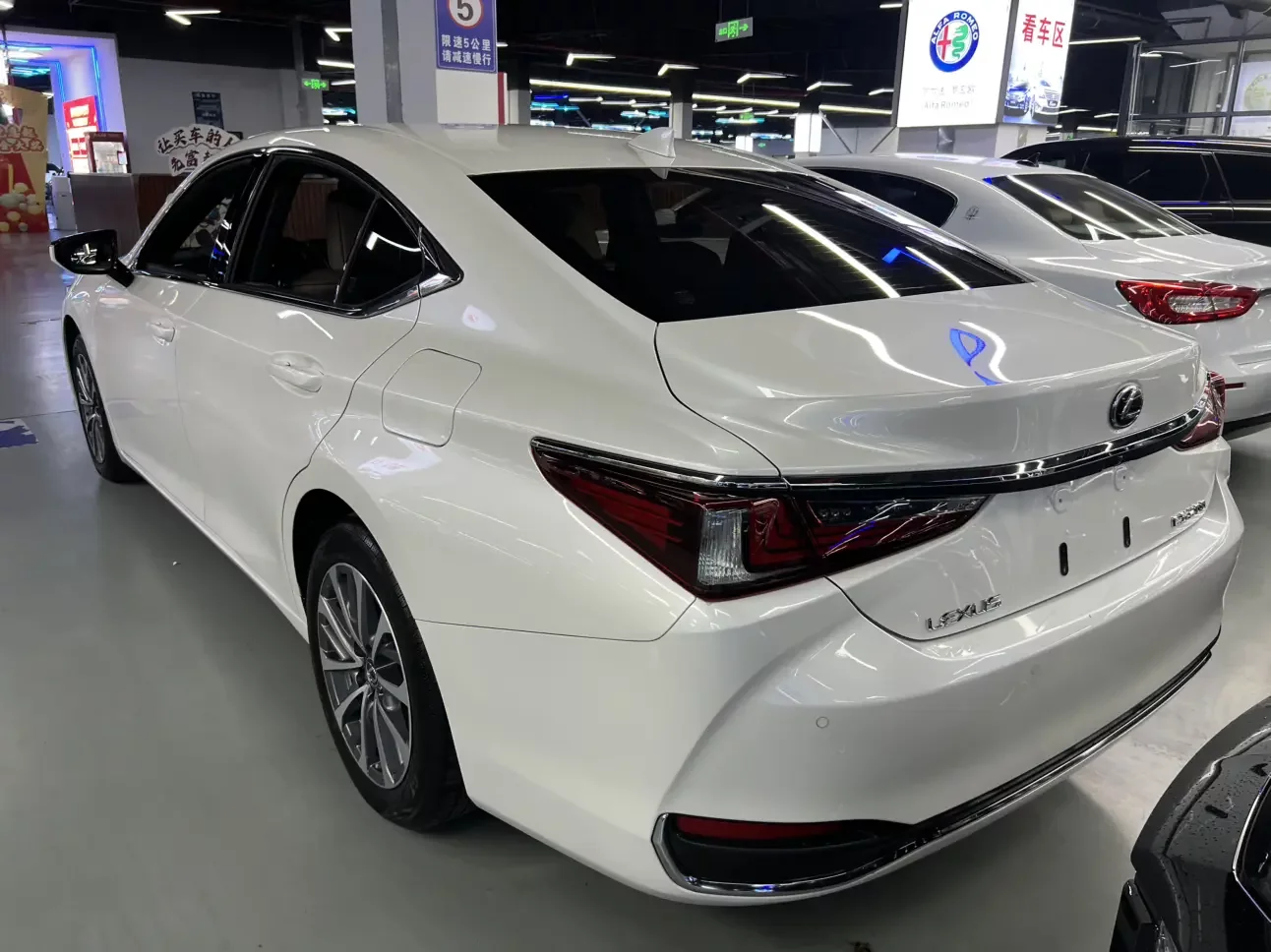 Lexus ES