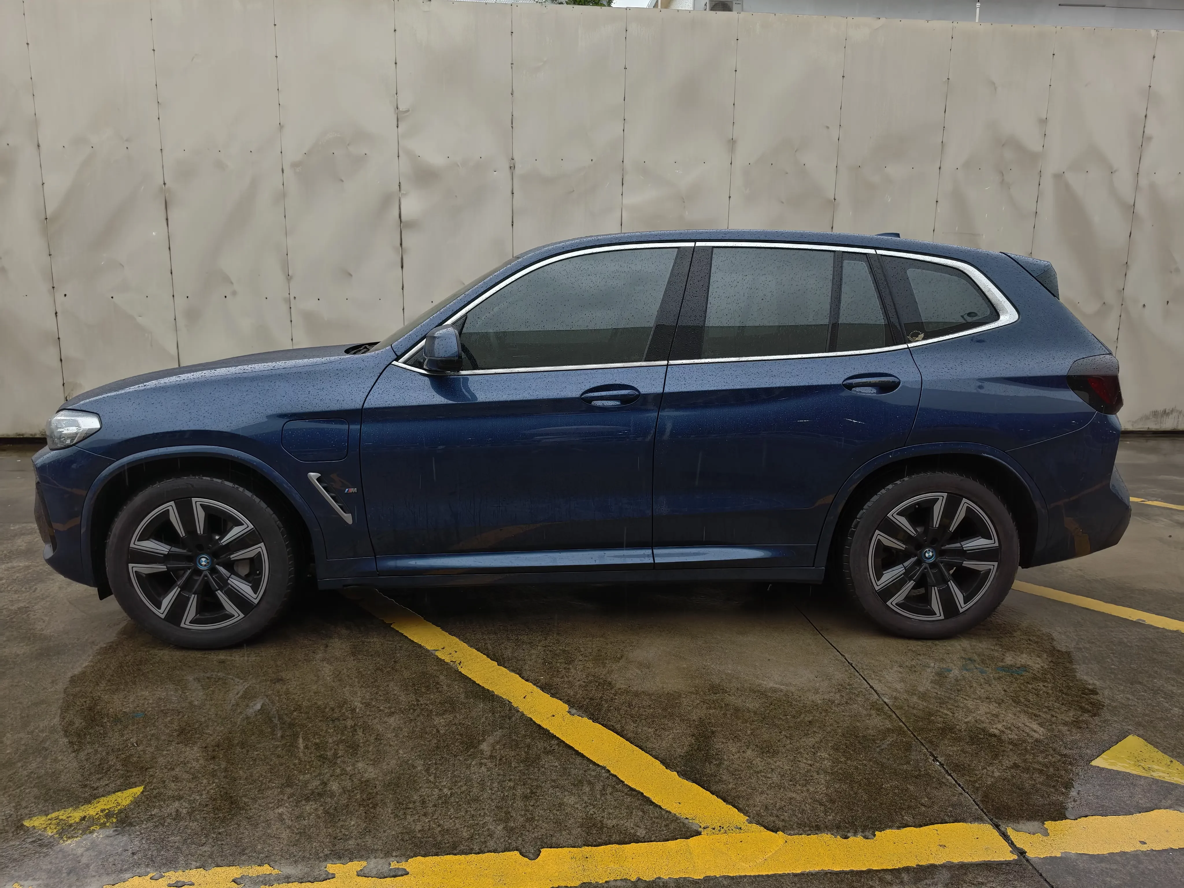 BMW iX3