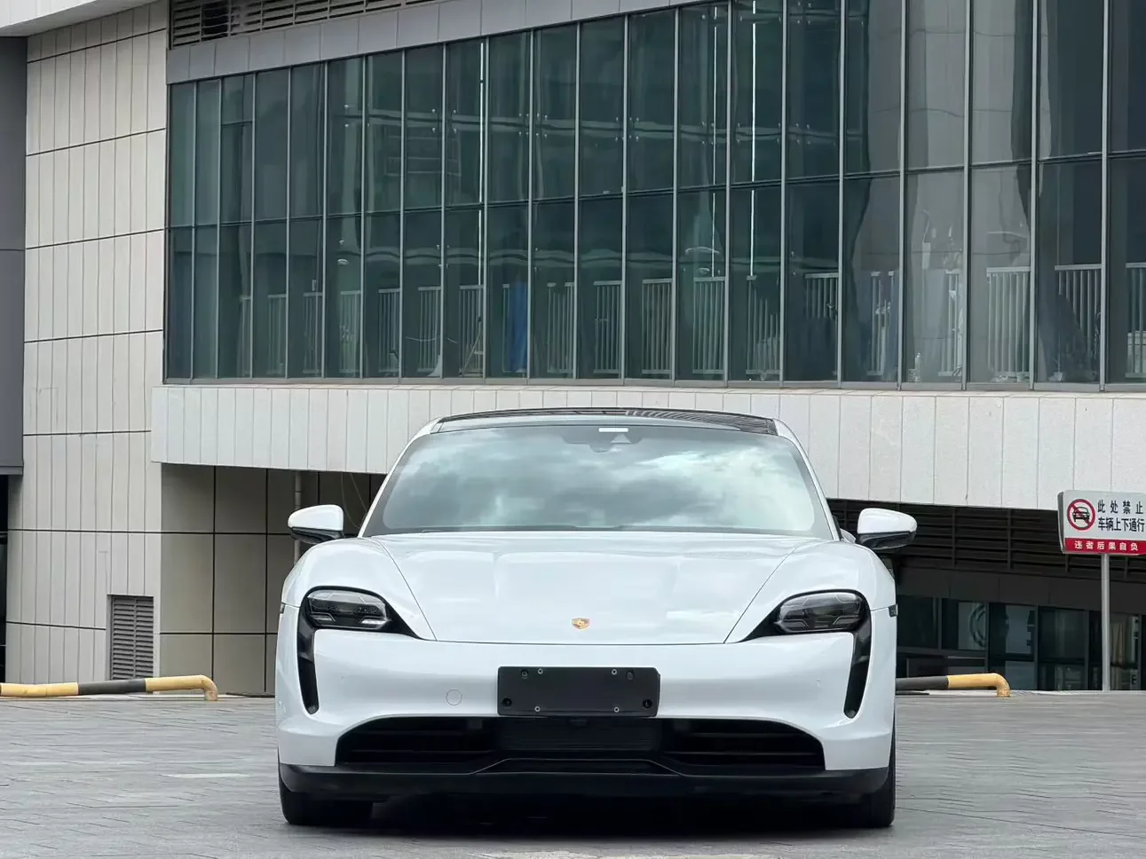 Porsche Taycan