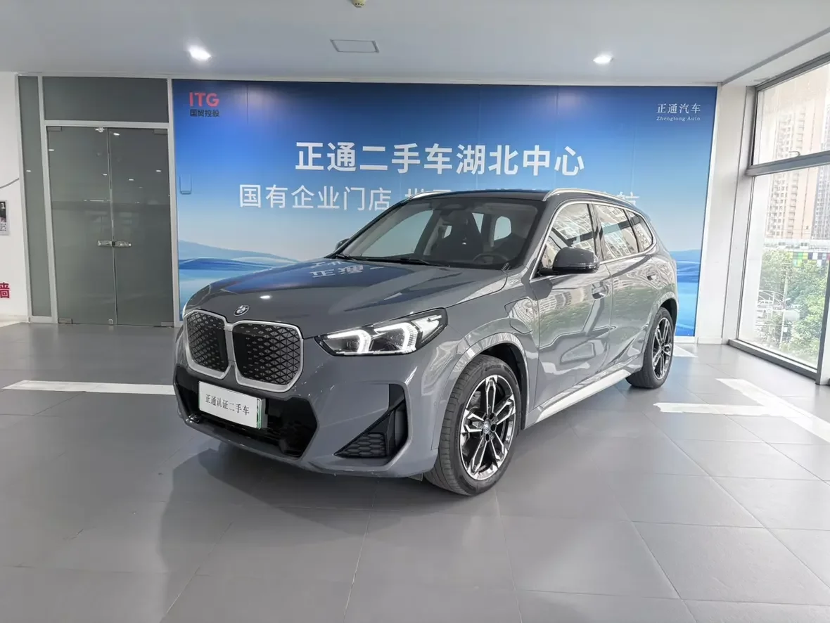 BMW iX1
