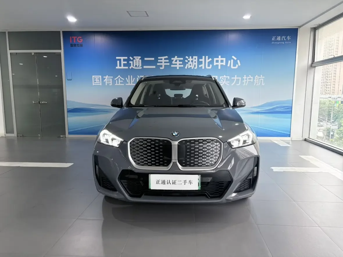 BMW iX1