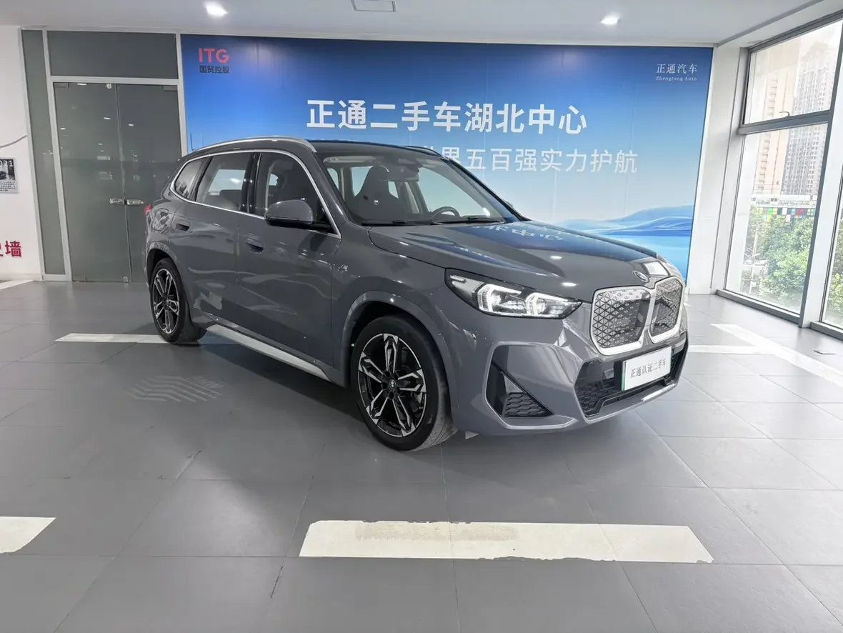 BMW iX1